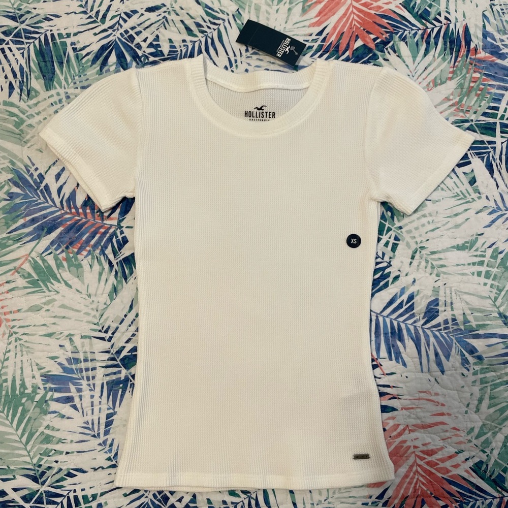 Set of 2 Hollister T-shirts - Picture 2 of 4